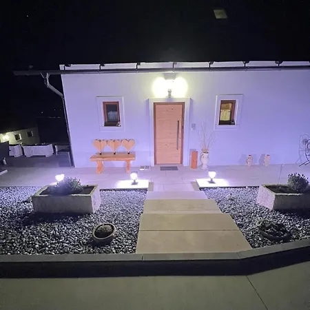 Sonnenschein Appartement- Und Mit Terrasse Und Garten Eibiswald